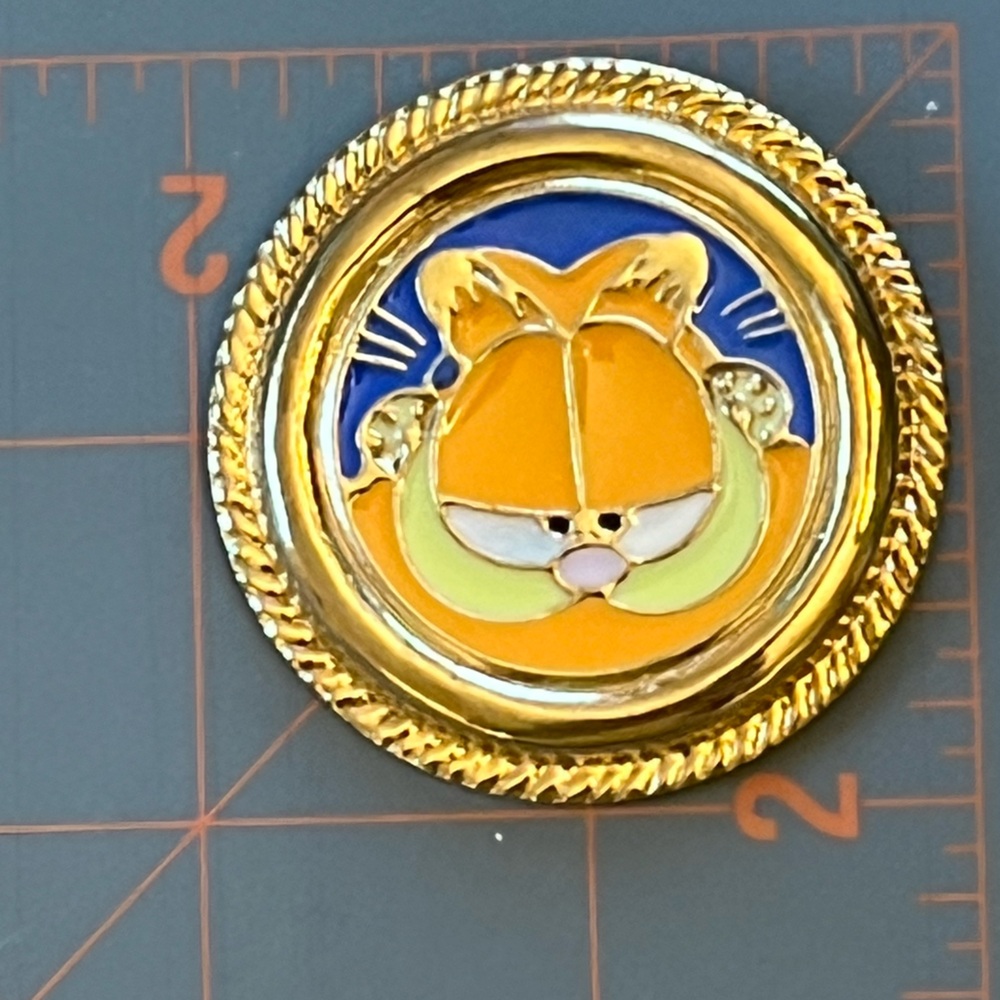 Vintage Garfield Enamel Scarf Clip Pin with Gold Trim likely 1994 Korea - Picture 14 of 15